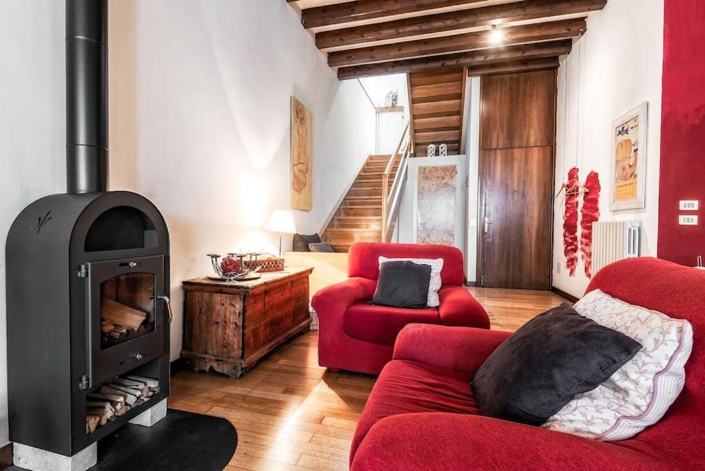 Loft Overlooking The Old Town . Feltre Bagian luar foto