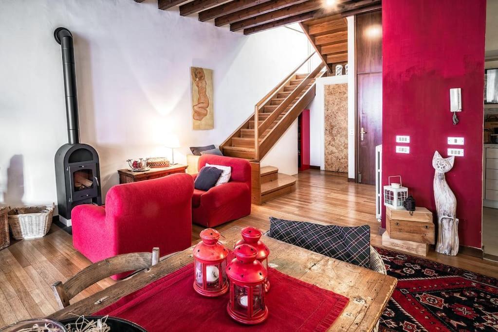 Loft Overlooking The Old Town . Feltre Bagian luar foto